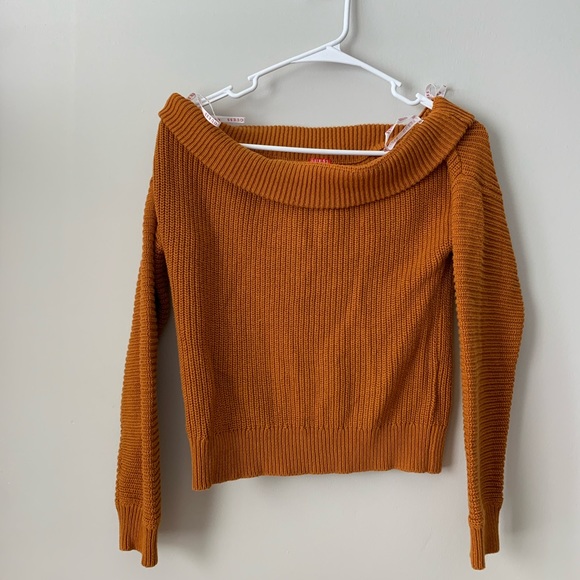 Off the shoulder sweater - Picture 2 of 4